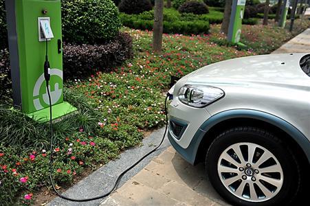 充电桩顺利进小区有助于推广新能源车. 资料照片